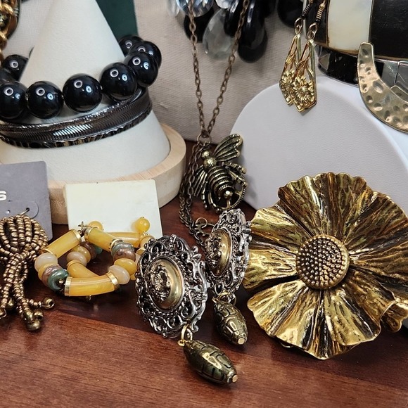 ****SOLD****Jewelry Lot 64. Vintage to Modern - Picture 2 of 16